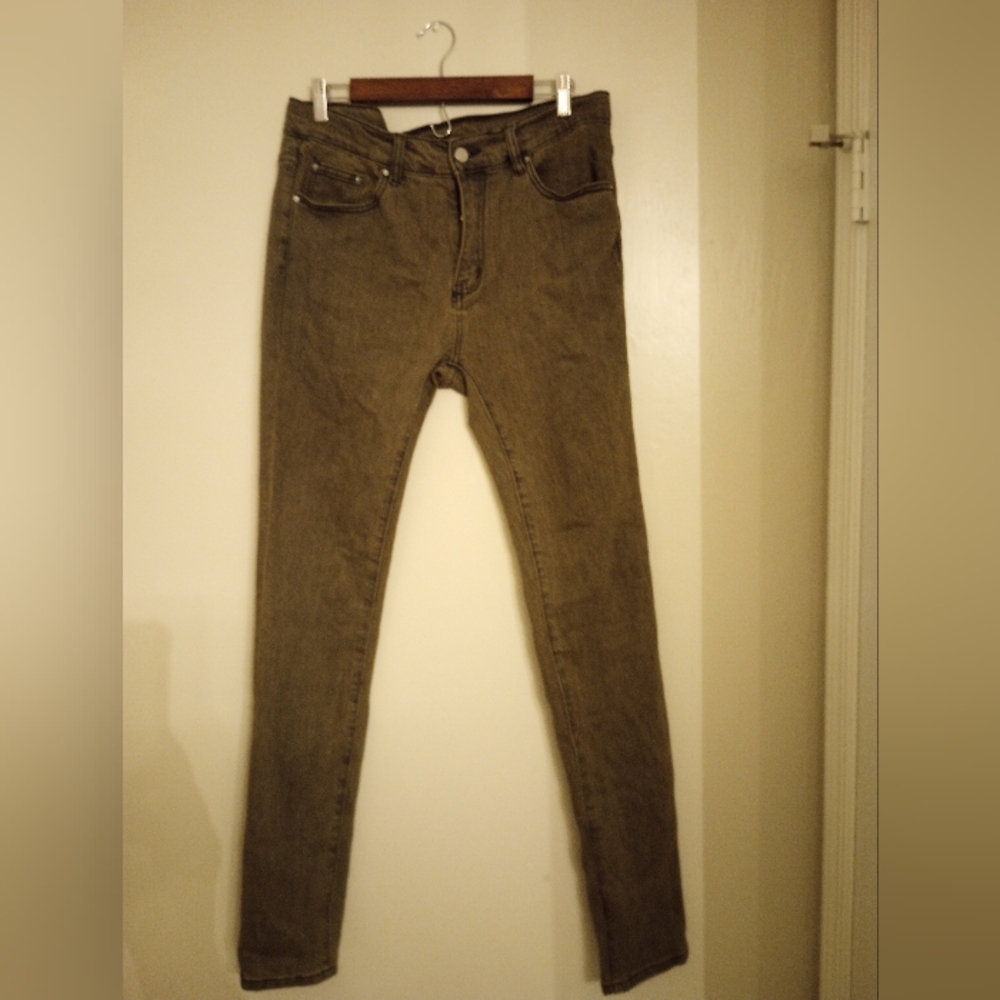 MNML Men's straight leg distressed jeans